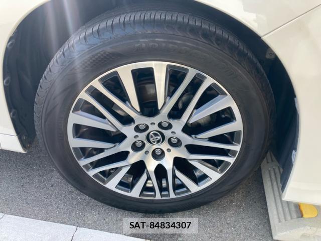 Toyota ALPHARD 2017-04 8220148-2