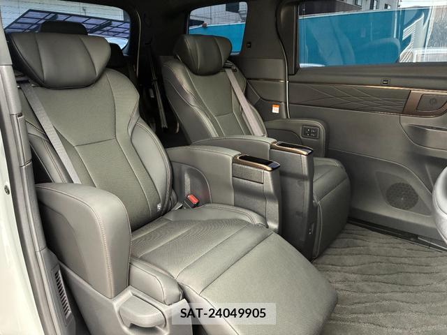 Toyota ALPHARD 2024-11 8220192-14