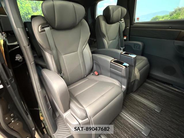 Toyota ALPHARD 2023-11 8220373-8