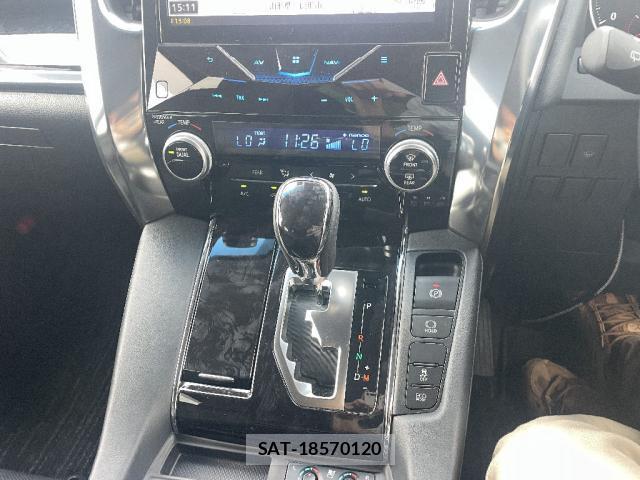 Toyota ALPHARD 2019-04 8220442-13