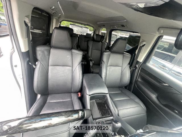 Toyota ALPHARD 2019-04 8220442-3