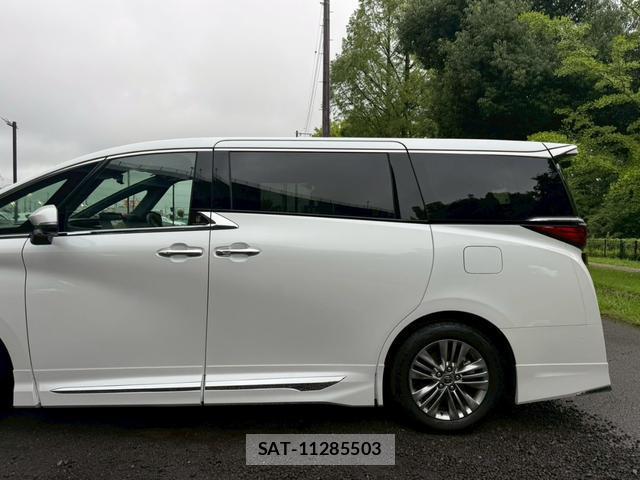 Toyota ALPHARD 2025-01 8221478-1