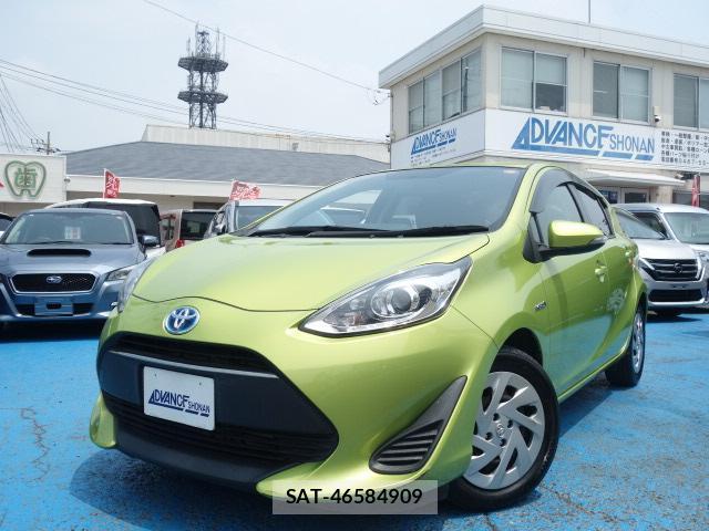 Toyota AQUA 2017-09 8216758-0