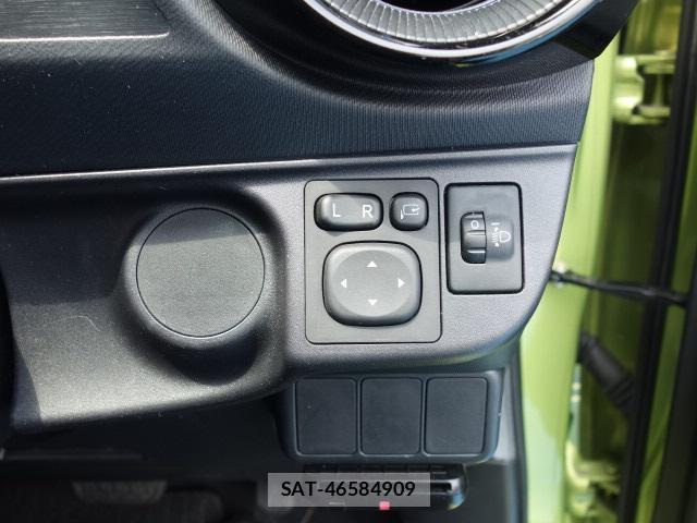 Toyota AQUA 2017-09 8216758-10