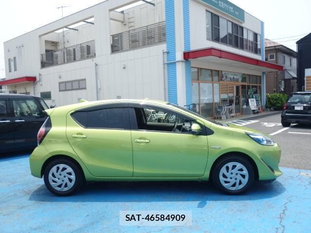 Toyota AQUA 2017-09 8216758-16