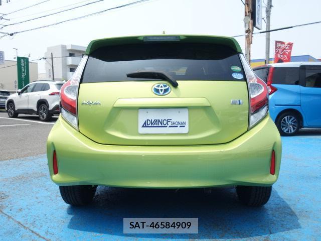 Toyota AQUA 2017-09 8216758-18
