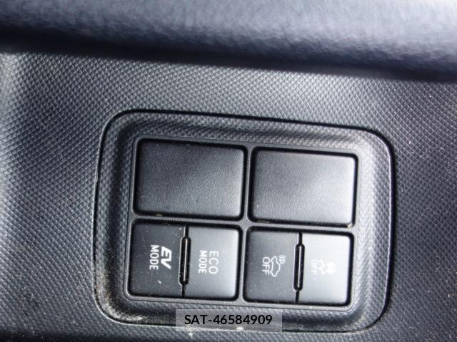 Toyota AQUA 2017-09 8216758-9