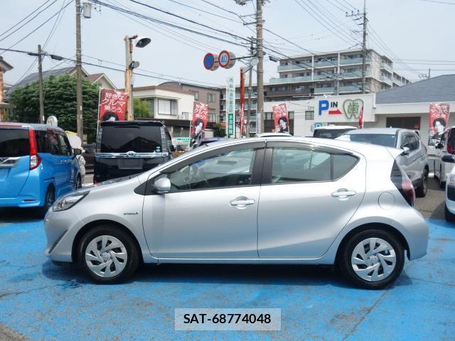 Toyota AQUA 2020-01 8216759-19