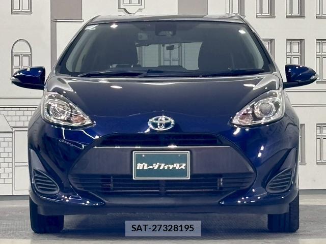 Toyota AQUA 2018-03 8216907-11