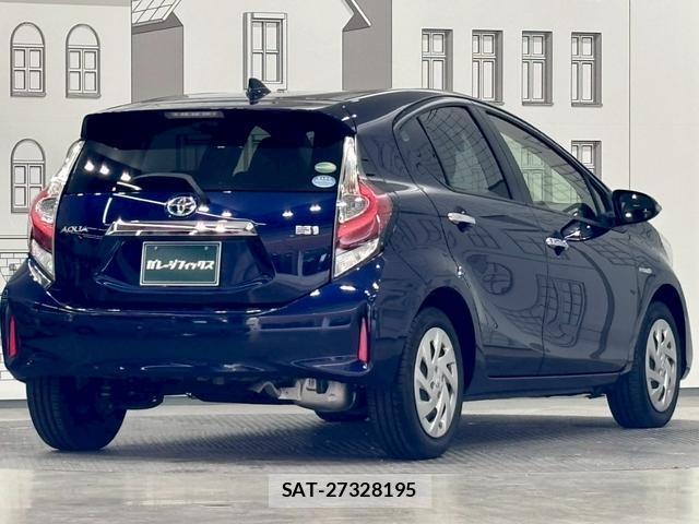 Toyota AQUA 2018-03 8216907-14