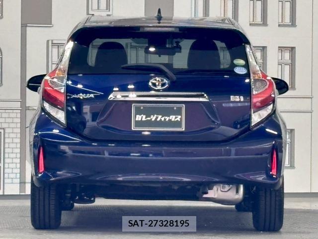 Toyota AQUA 2018-03 8216907-15