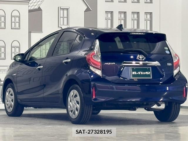 Toyota AQUA 2018-03 8216907-16
