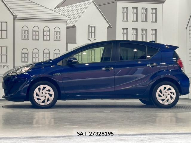 Toyota AQUA 2018-03 8216907-17