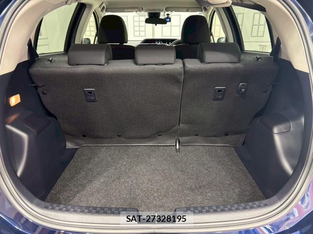 Toyota AQUA 2018-03 8216907-18