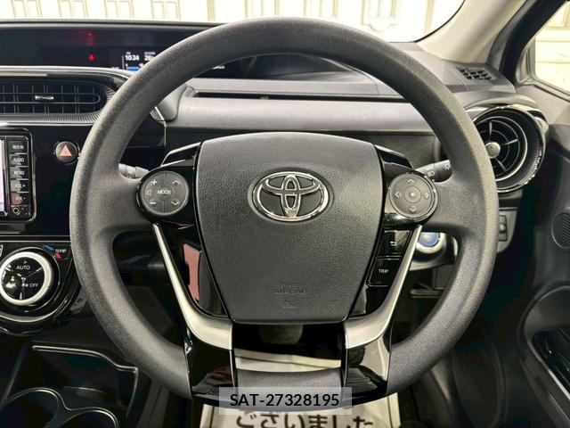 Toyota AQUA 2018-03 8216907-2
