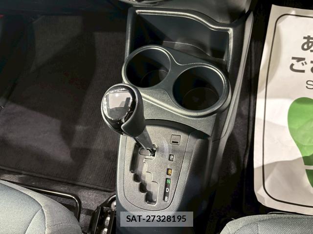 Toyota AQUA 2018-03 8216907-7