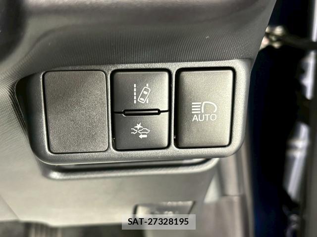 Toyota AQUA 2018-03 8216907-8