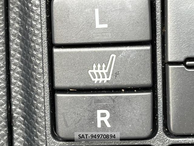 Toyota AQUA 2017-11 8216927-5