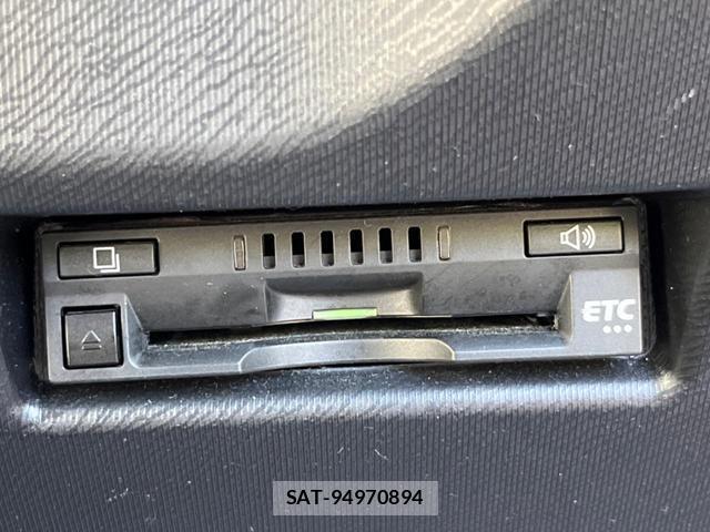 Toyota AQUA 2017-11 8216927-6