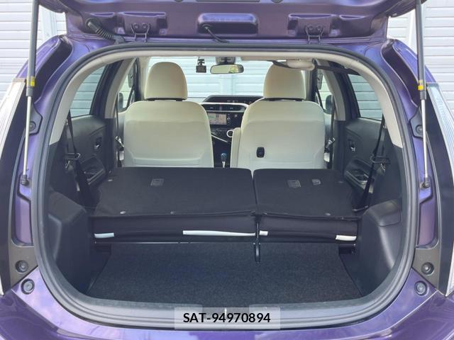 Toyota AQUA 2017-11 8216927-9