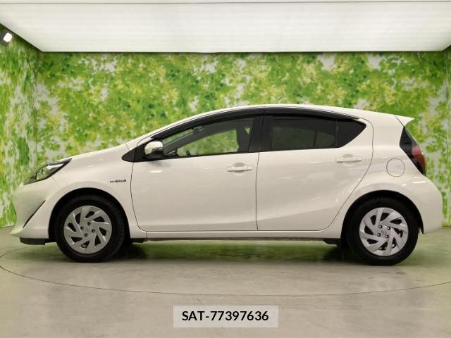 Toyota AQUA 2018-06 8216929-1