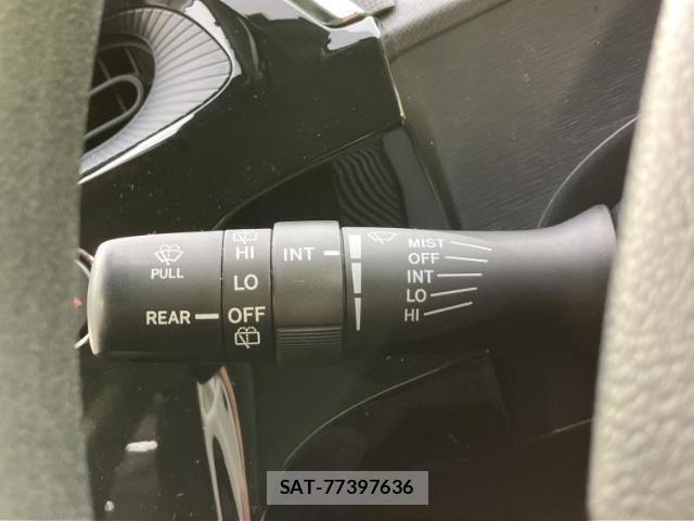Toyota AQUA 2018-06 8216929-16