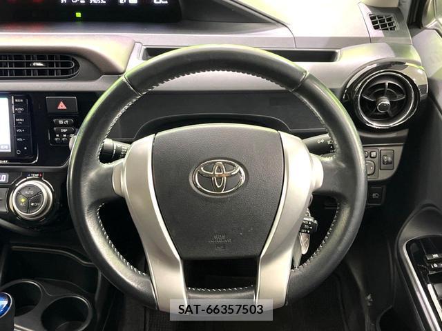 Toyota AQUA 2016-05 8217101-11