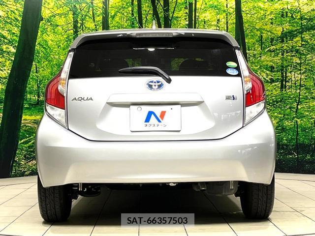 Toyota AQUA 2016-05 8217101-15