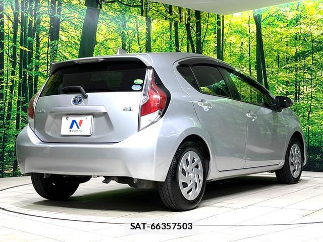 Toyota AQUA 2016-05 8217101-17