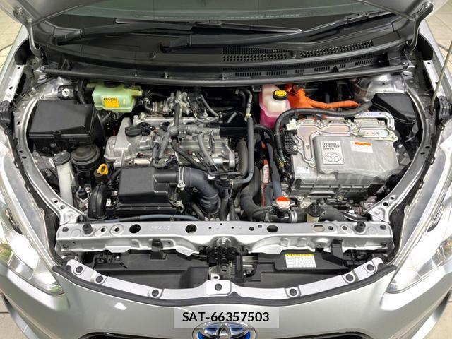 Toyota AQUA 2016-05 8217101-18