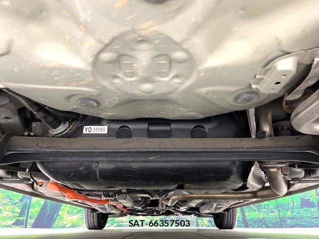 Toyota AQUA 2016-05 8217101-19