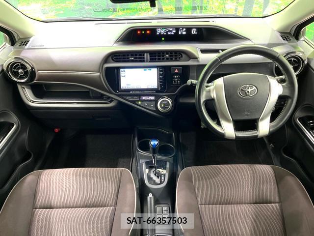 Toyota AQUA 2016-05 8217101-2