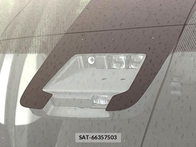 Toyota AQUA 2016-05 8217101-4