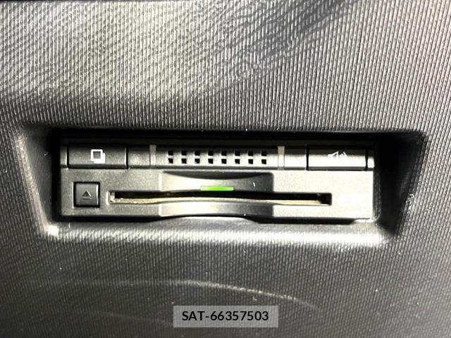 Toyota AQUA 2016-05 8217101-5
