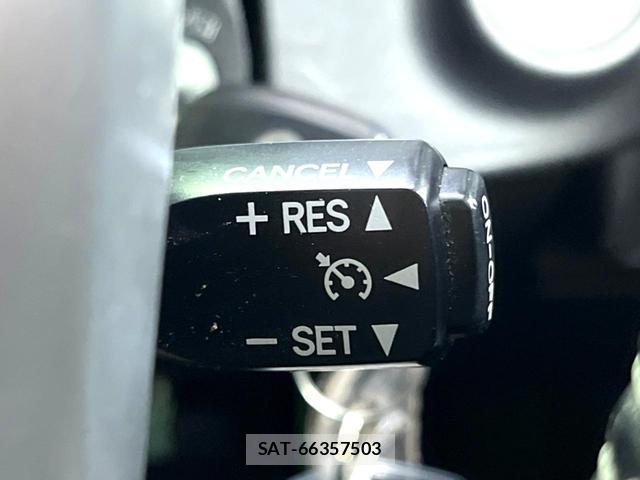 Toyota AQUA 2016-05 8217101-6