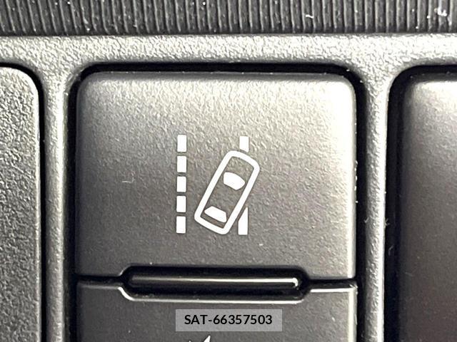 Toyota AQUA 2016-05 8217101-7