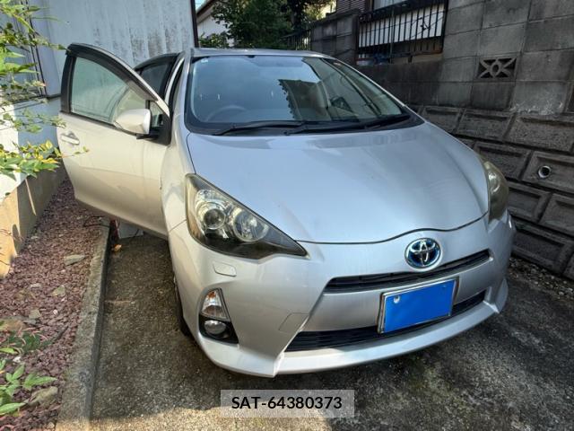 Toyota AQUA 2012-07 8217214-0