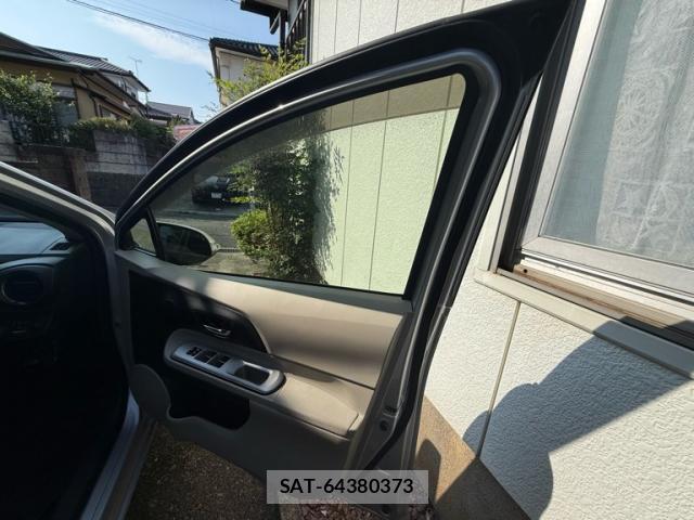 Toyota AQUA 2012-07 8217214-11