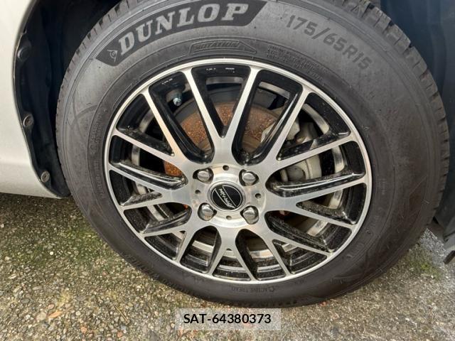 Toyota AQUA 2012-07 8217214-4