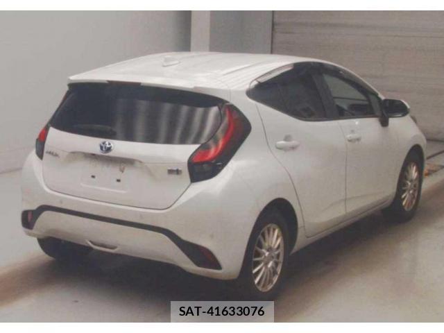 Toyota AQUA 2022-11 8217448-1