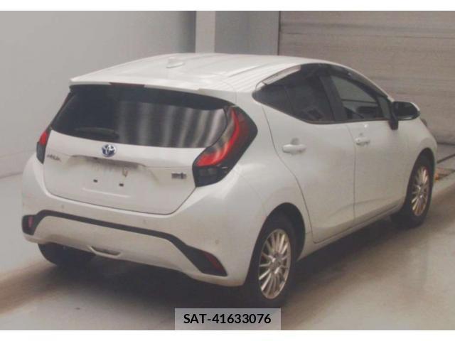 Toyota AQUA 2022-11 8217448-3