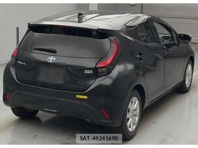 Toyota AQUA 2022-03 8217458-3