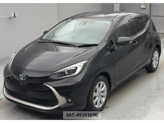 Toyota AQUA 2022-03 8217458-4
