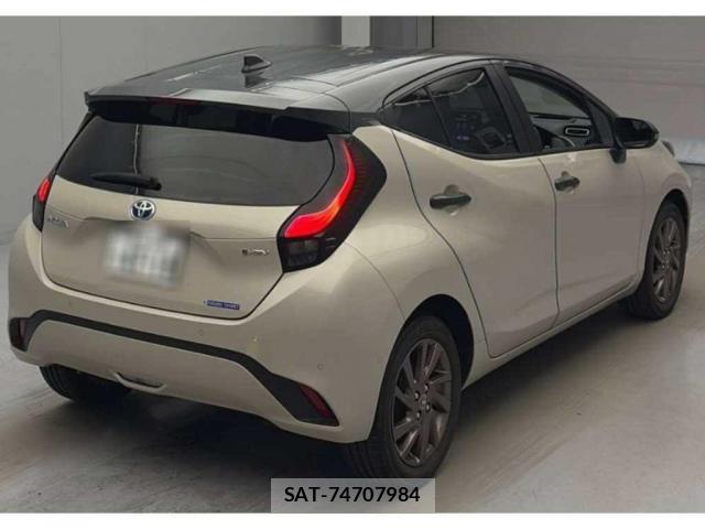 Toyota AQUA 2024-09 8217563-1