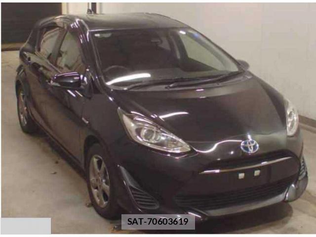 Toyota AQUA 2019-05 8217576-0