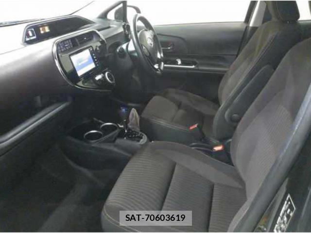 Toyota AQUA 2019-05 8217576-2