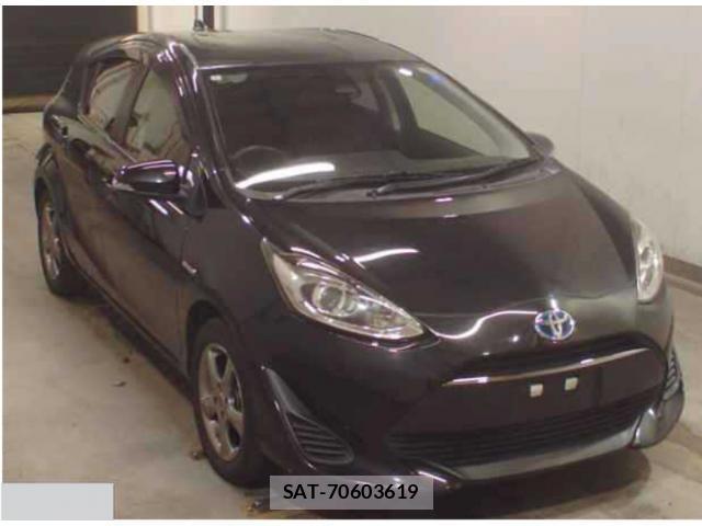 Toyota AQUA 2019-05 8217576-3