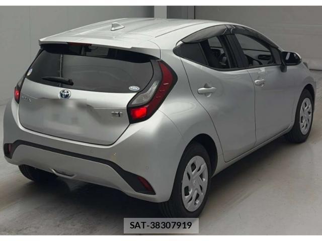 Toyota AQUA 2024-01 8217901-1