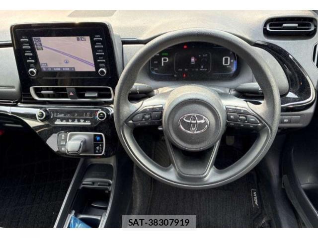 Toyota AQUA 2024-01 8217901-2