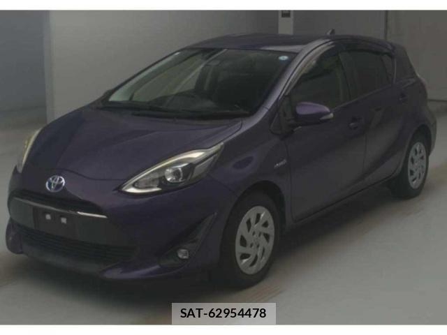 Toyota AQUA 2018-01 8217908-0